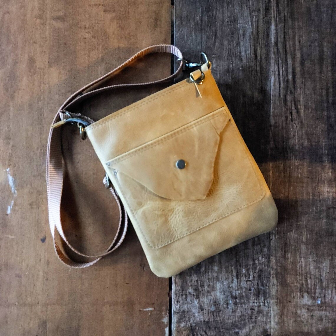 Leather Crossbody Bag with Lots of Pockets. Good for a Man Bag