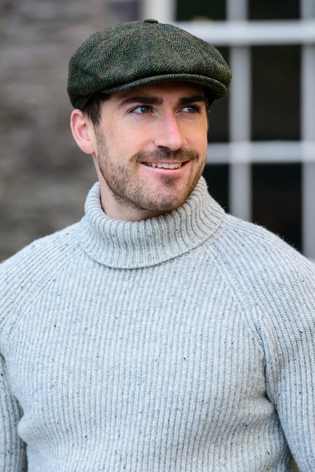 Driving Cap in Olive Green  100% Wool TweedXL