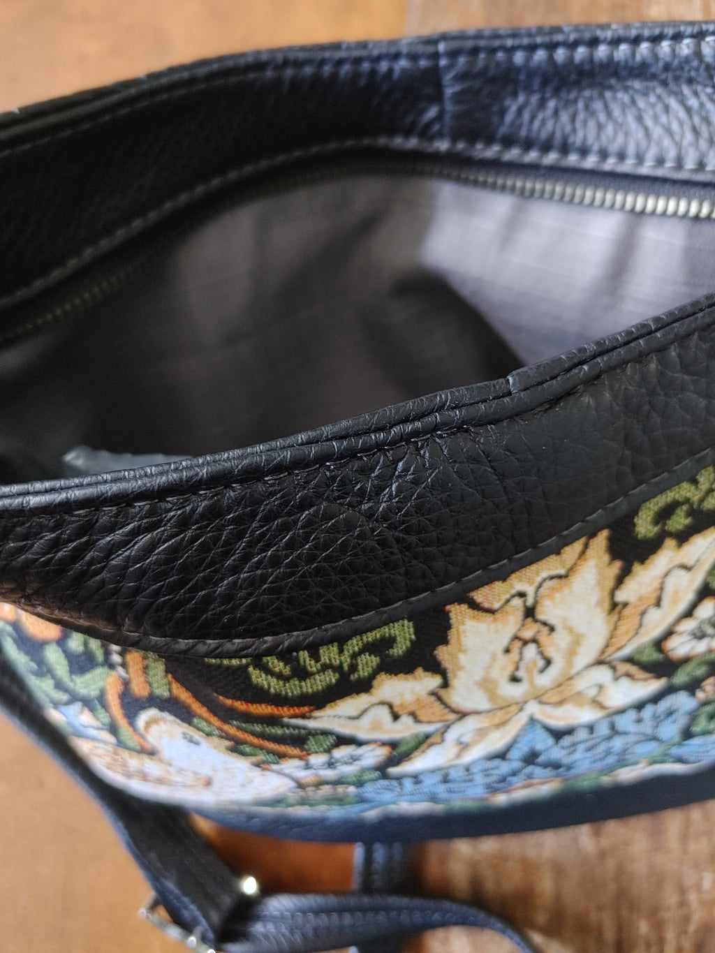 Sway Handbag in Leather and Strawberry Thief