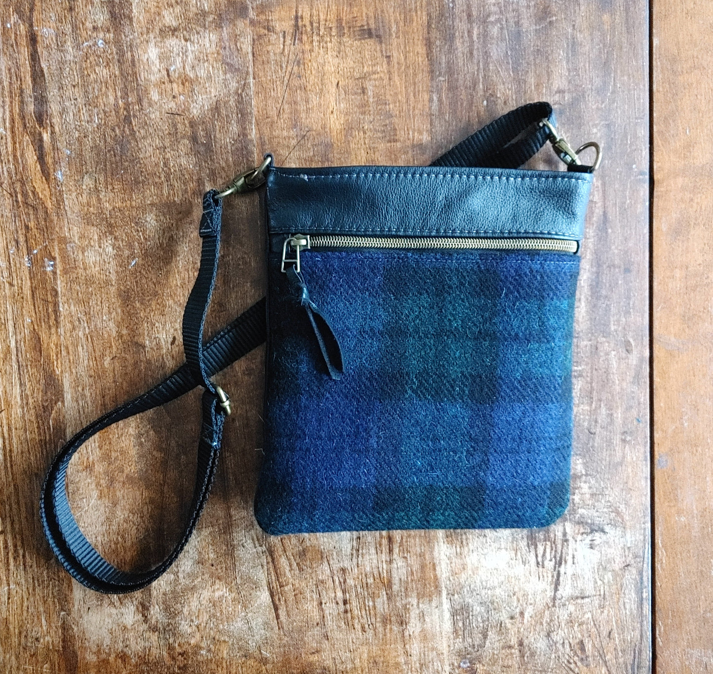 Sparrow Crossbody in Leather and Harris Tweed