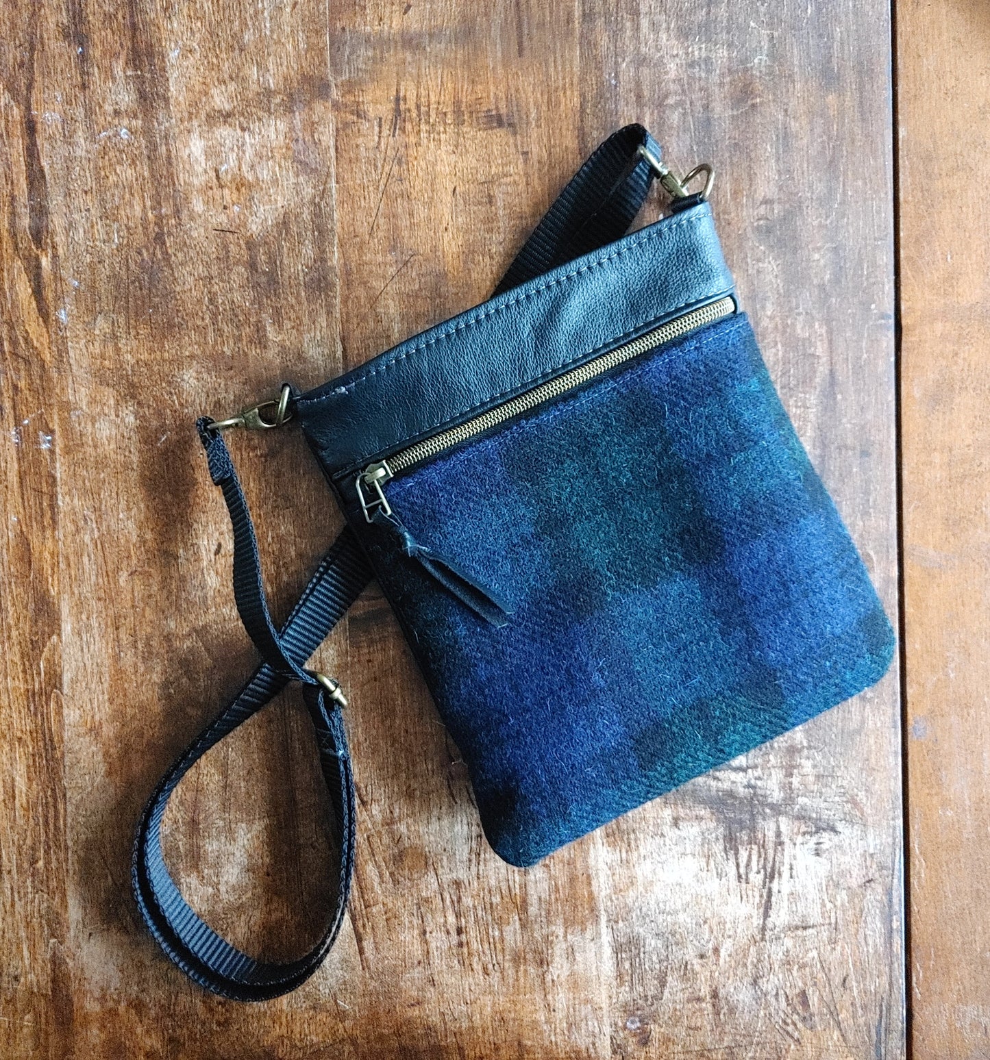 Sparrow Crossbody in Leather and Harris Tweed