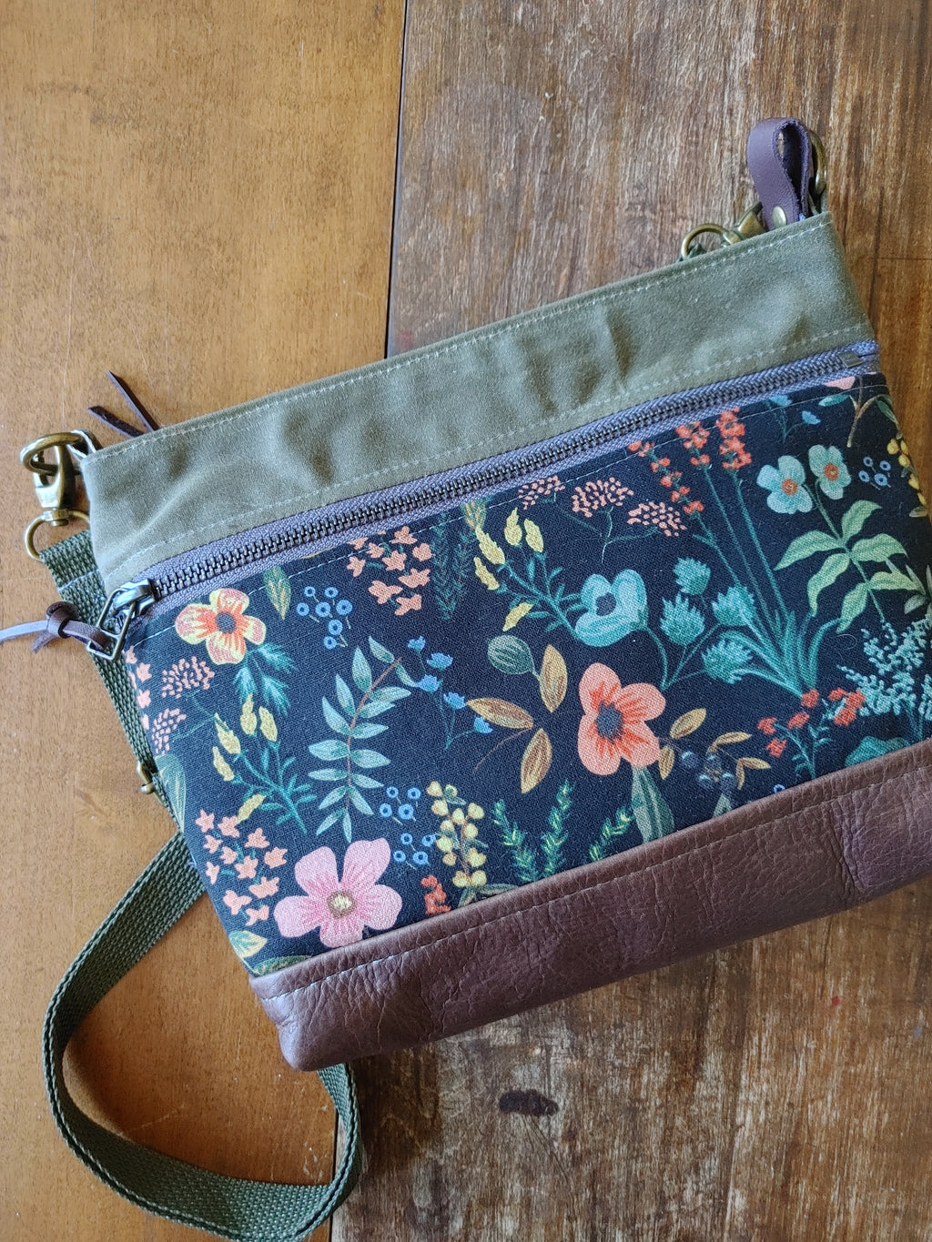 A Crossbody Star Bag in Waxed Canvas and Leather