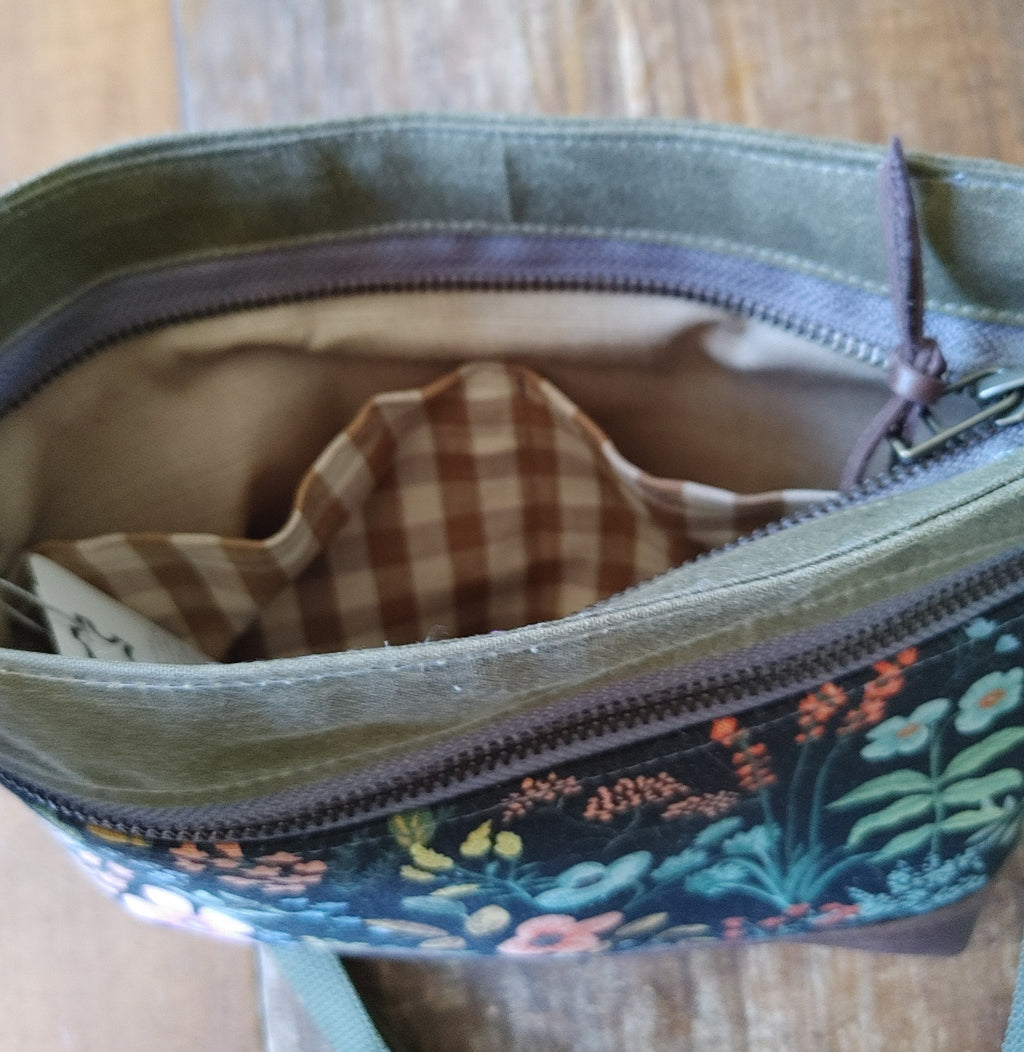 A Crossbody Star Bag in Waxed Canvas and Leather