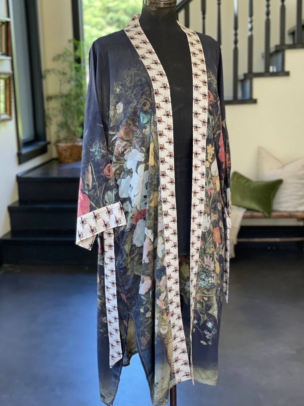 Market of Stars Duster- I Dream In Flowers Bamboo Duster  Robe with Bees