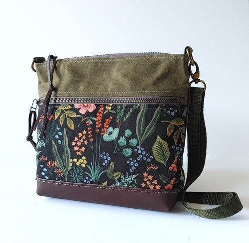 A Crossbody Star Bag in Waxed Canvas and Leather