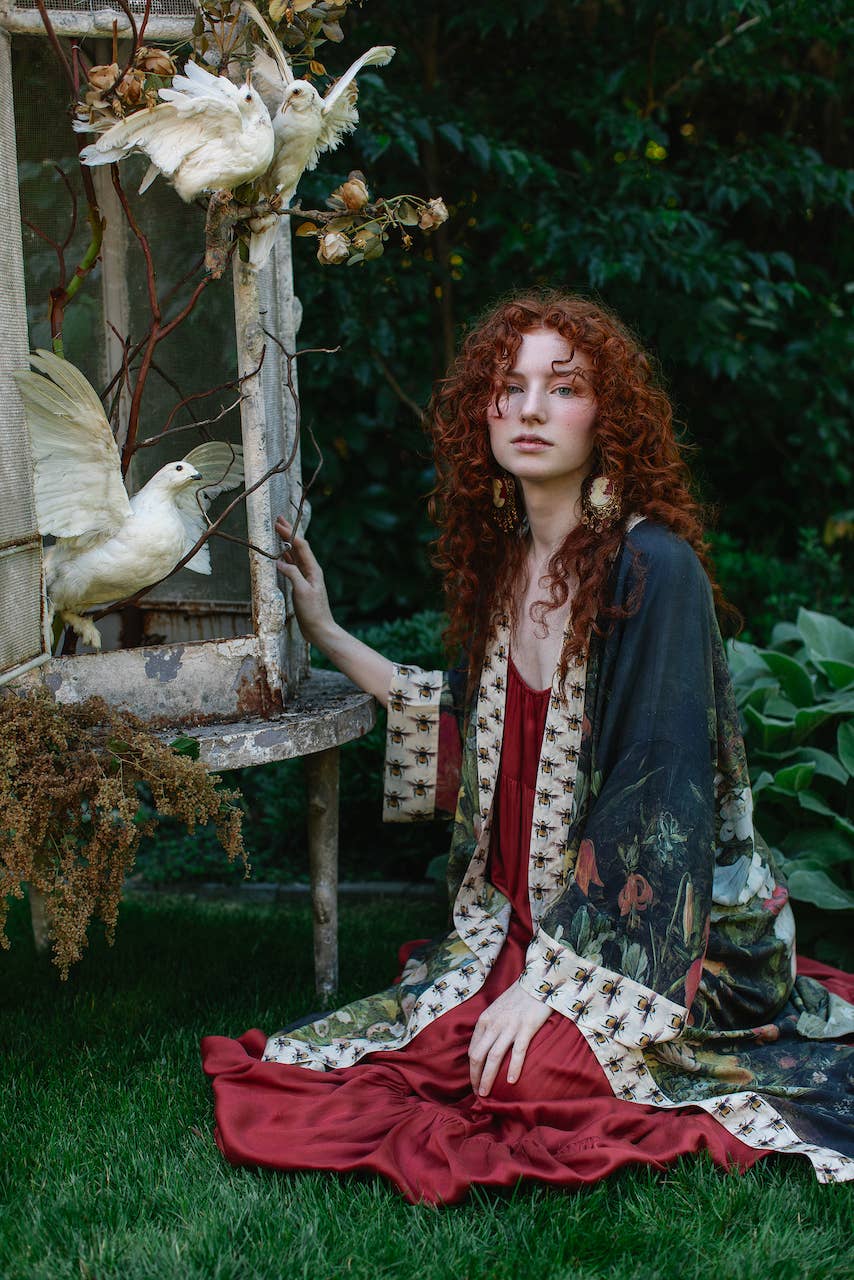 Market of Stars Duster- I Dream In Flowers Bamboo Duster  Robe with Bees