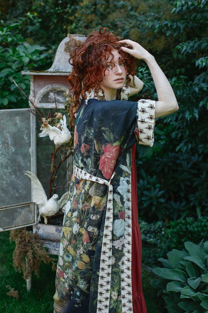 Market of Stars Duster- I Dream In Flowers Bamboo Duster  Robe with Bees