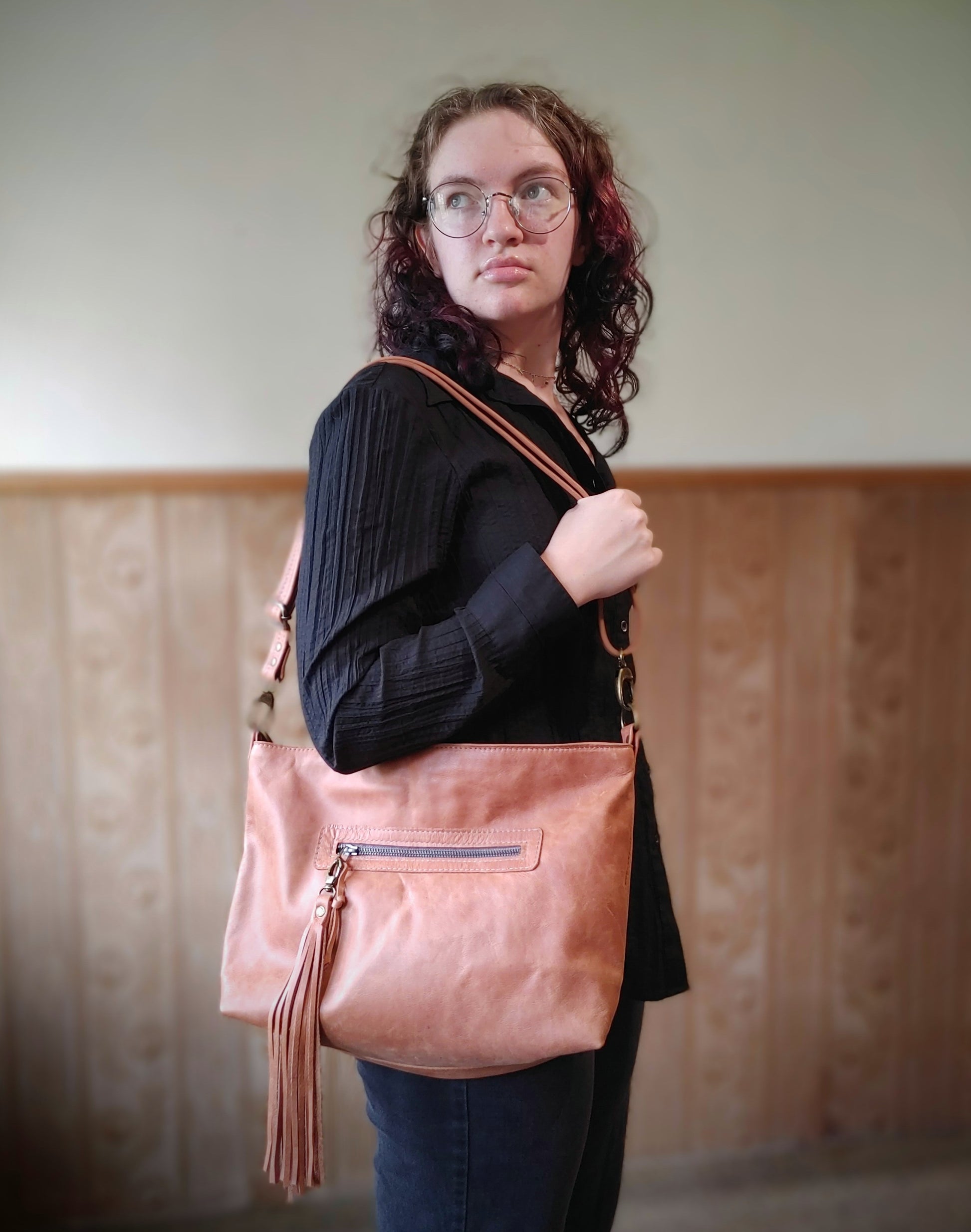 Big Slouchy Style Zippered Handbag in Tan Leather