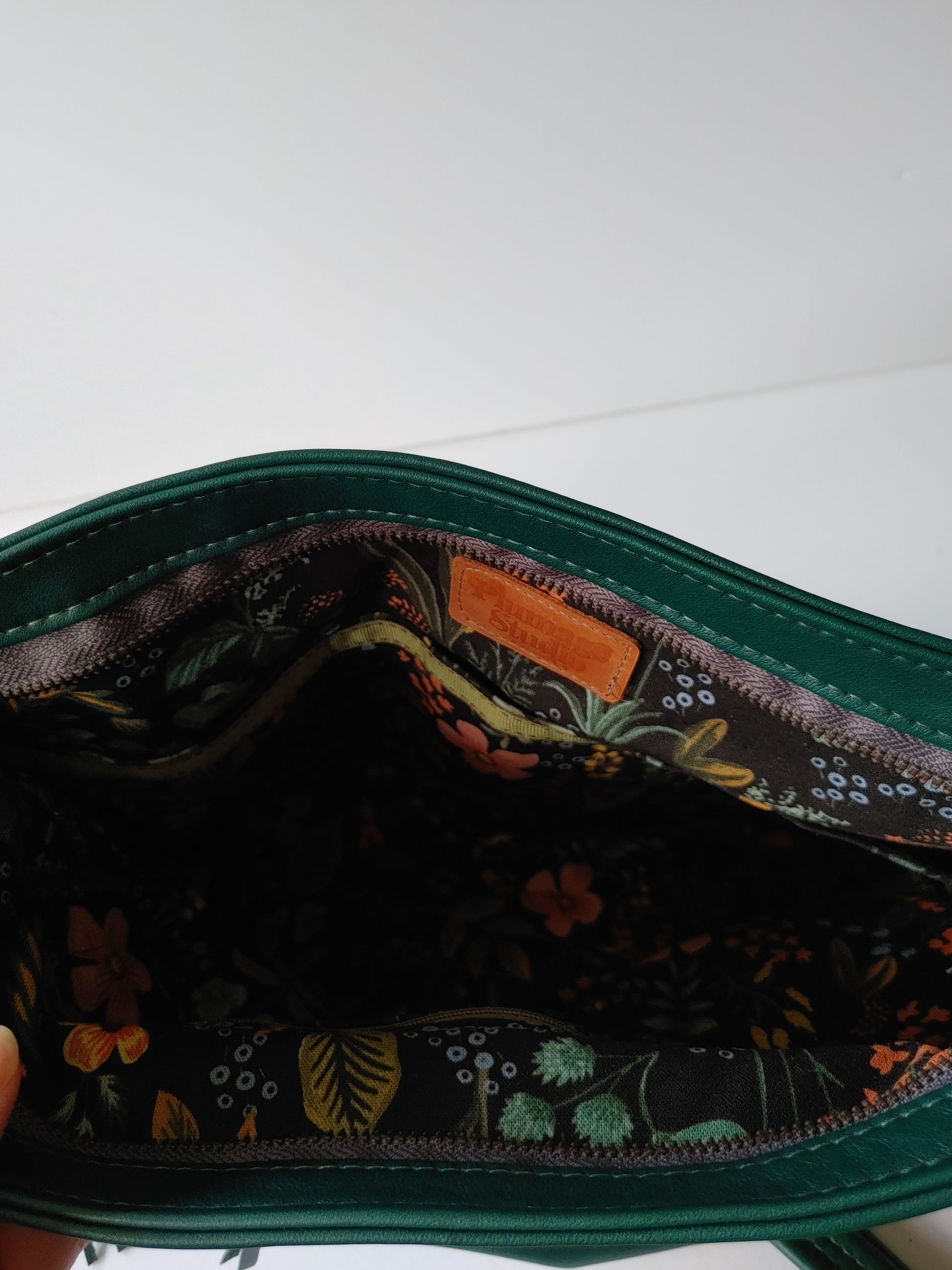 Big Slouchy Style Zippered Handbag in Leather