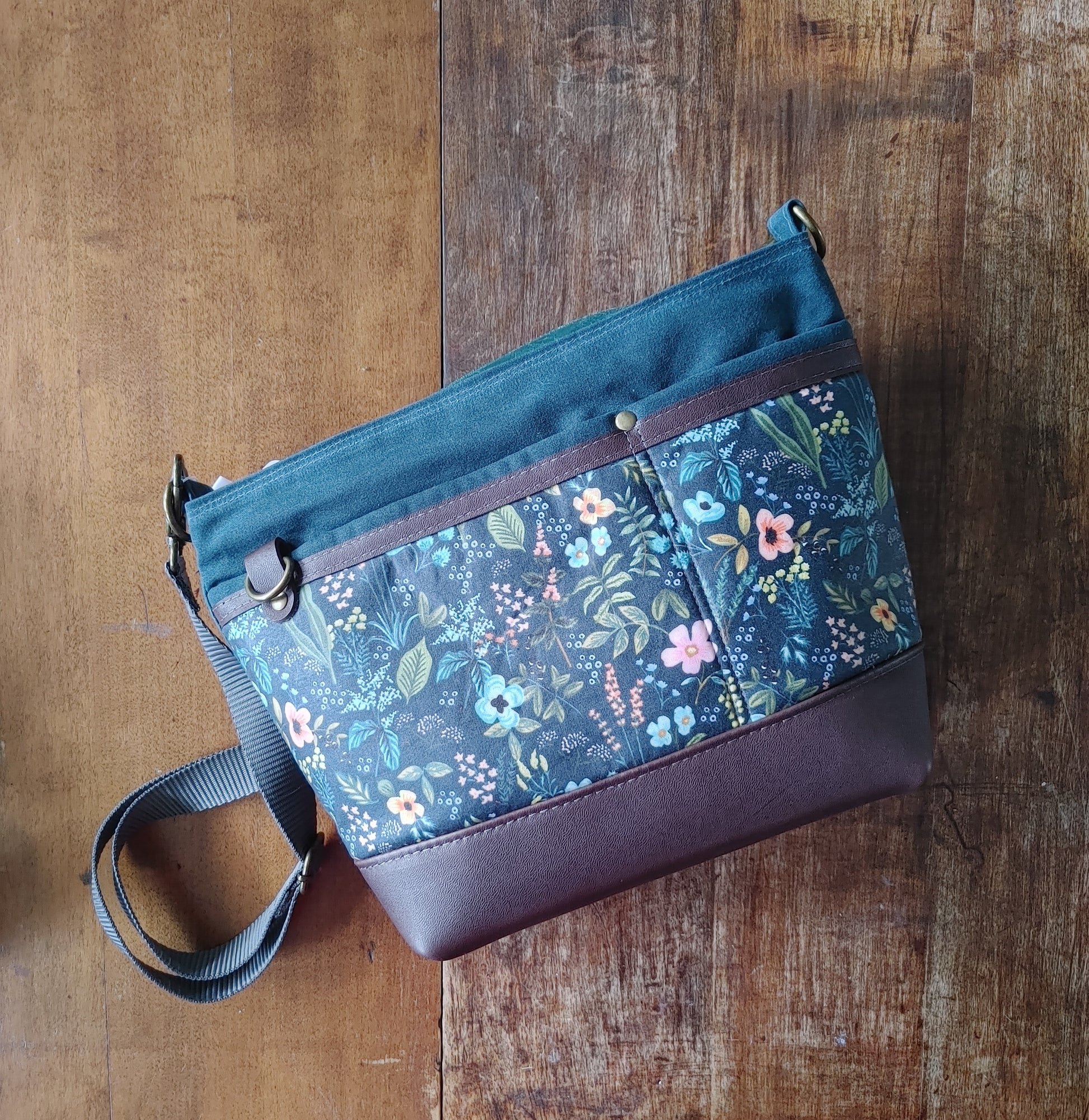 A Starling Handbag in Leather and Teal Waxed Canvas with Floral