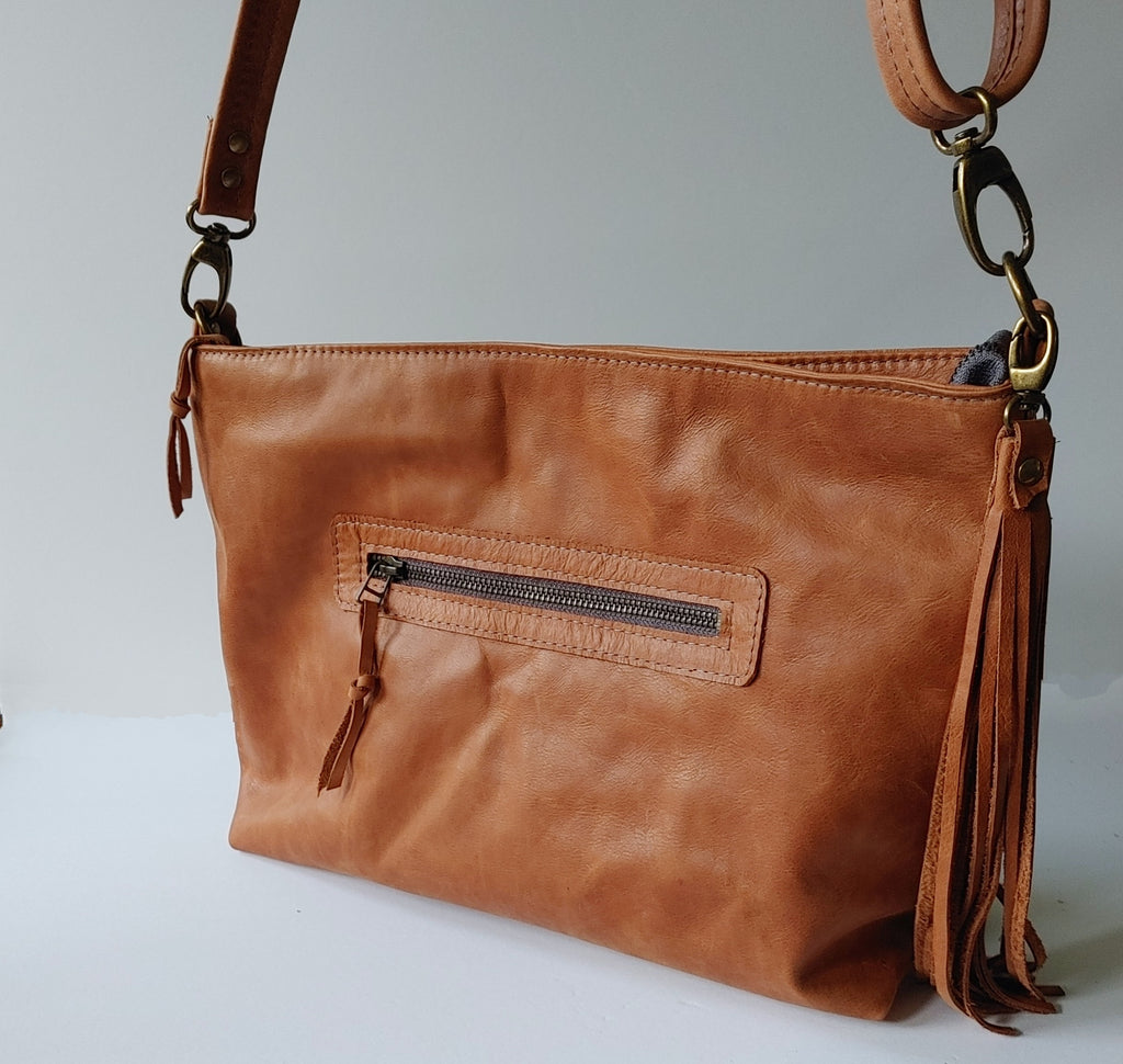 Big Slouchy Style Zippered Handbag in Tan Leather