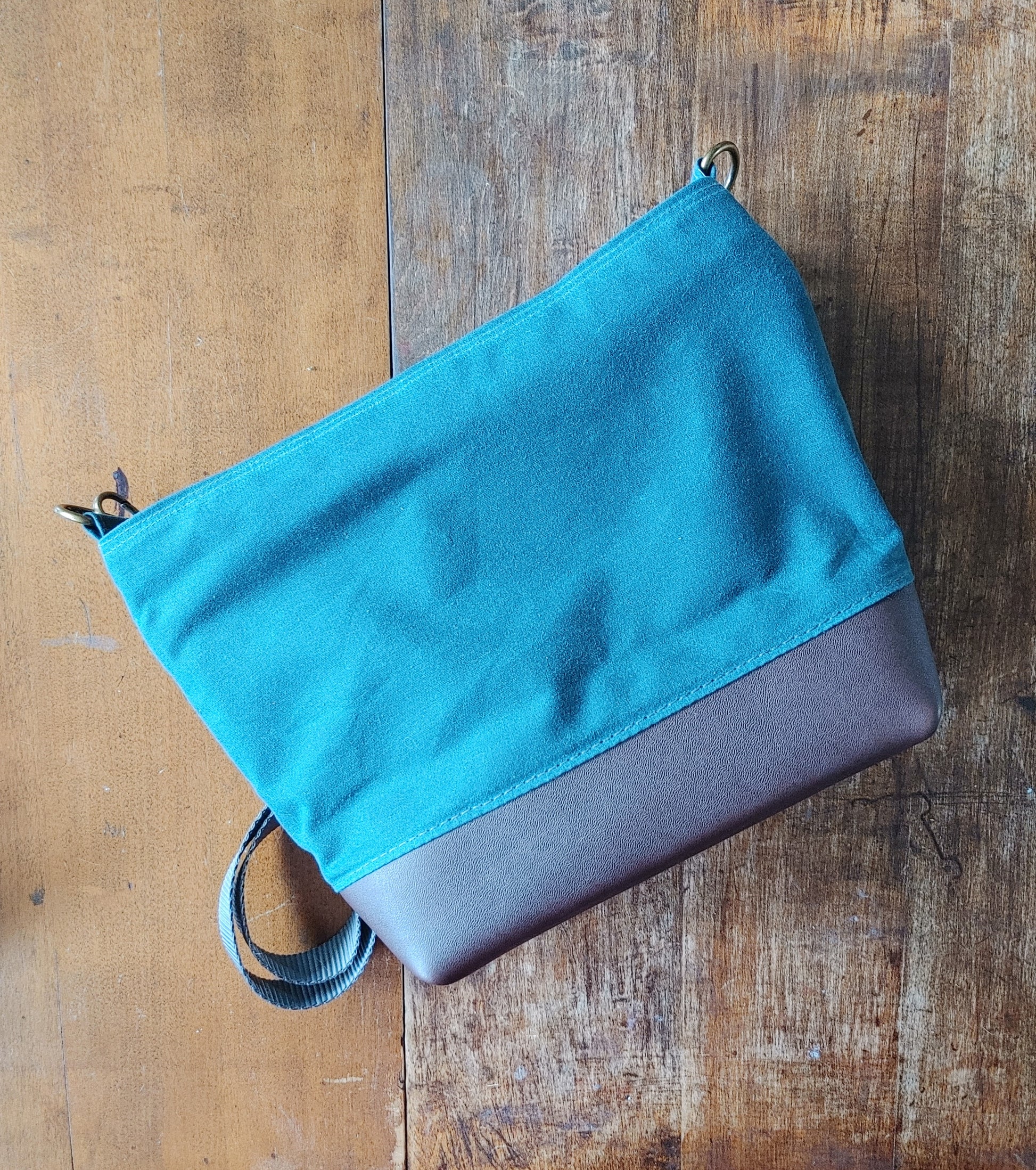 A Starling Handbag in Leather and Teal Waxed Canvas with Floral