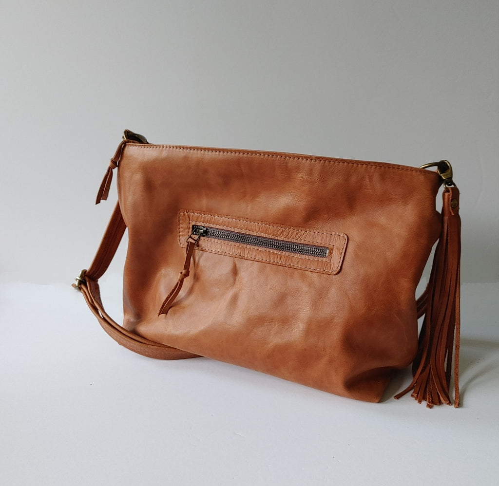Big Slouchy Style Zippered Handbag in Tan Leather