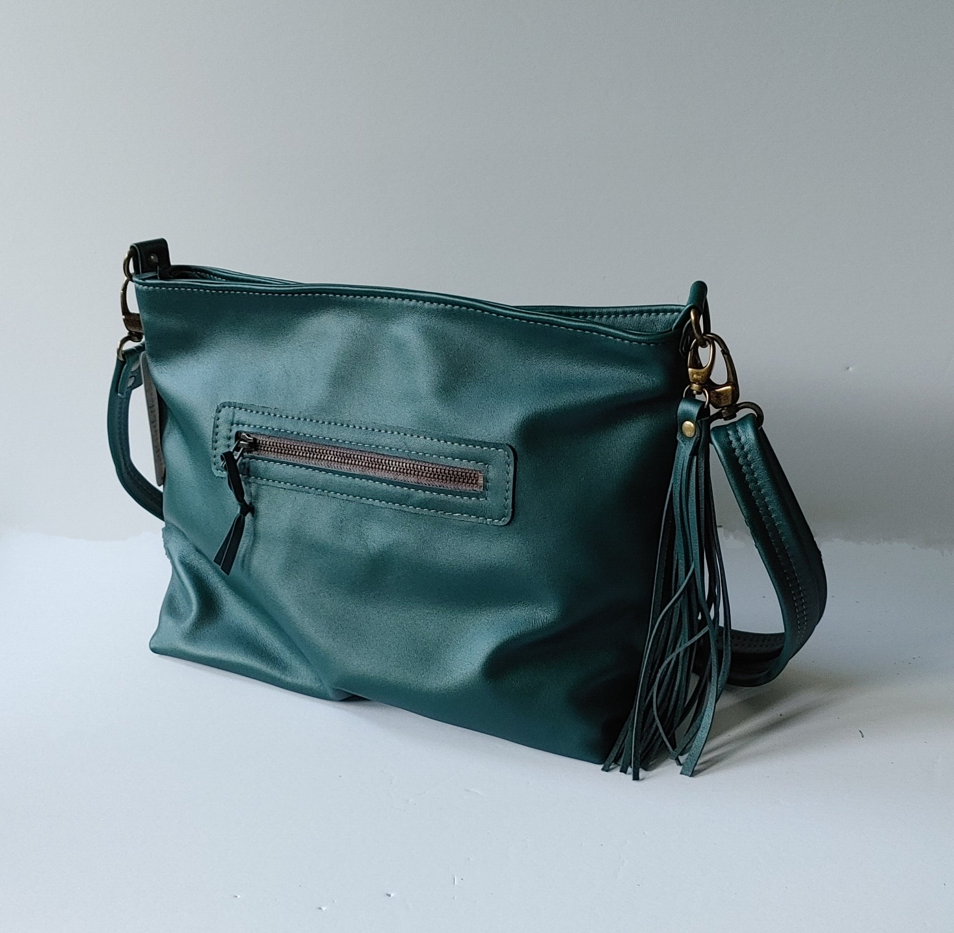 Big Slouchy Style Zippered Handbag in Leather