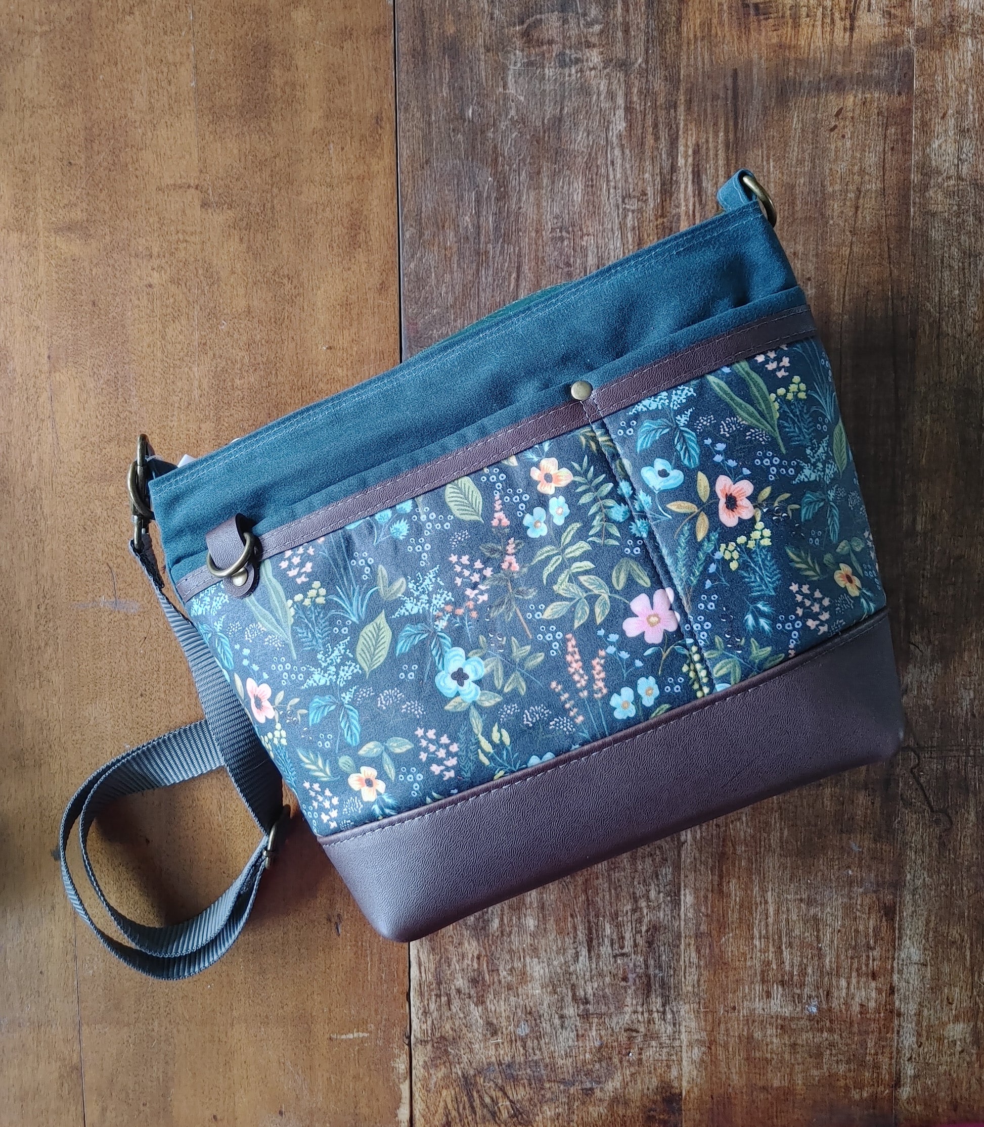 A Starling Handbag in Leather and Teal Waxed Canvas with Floral