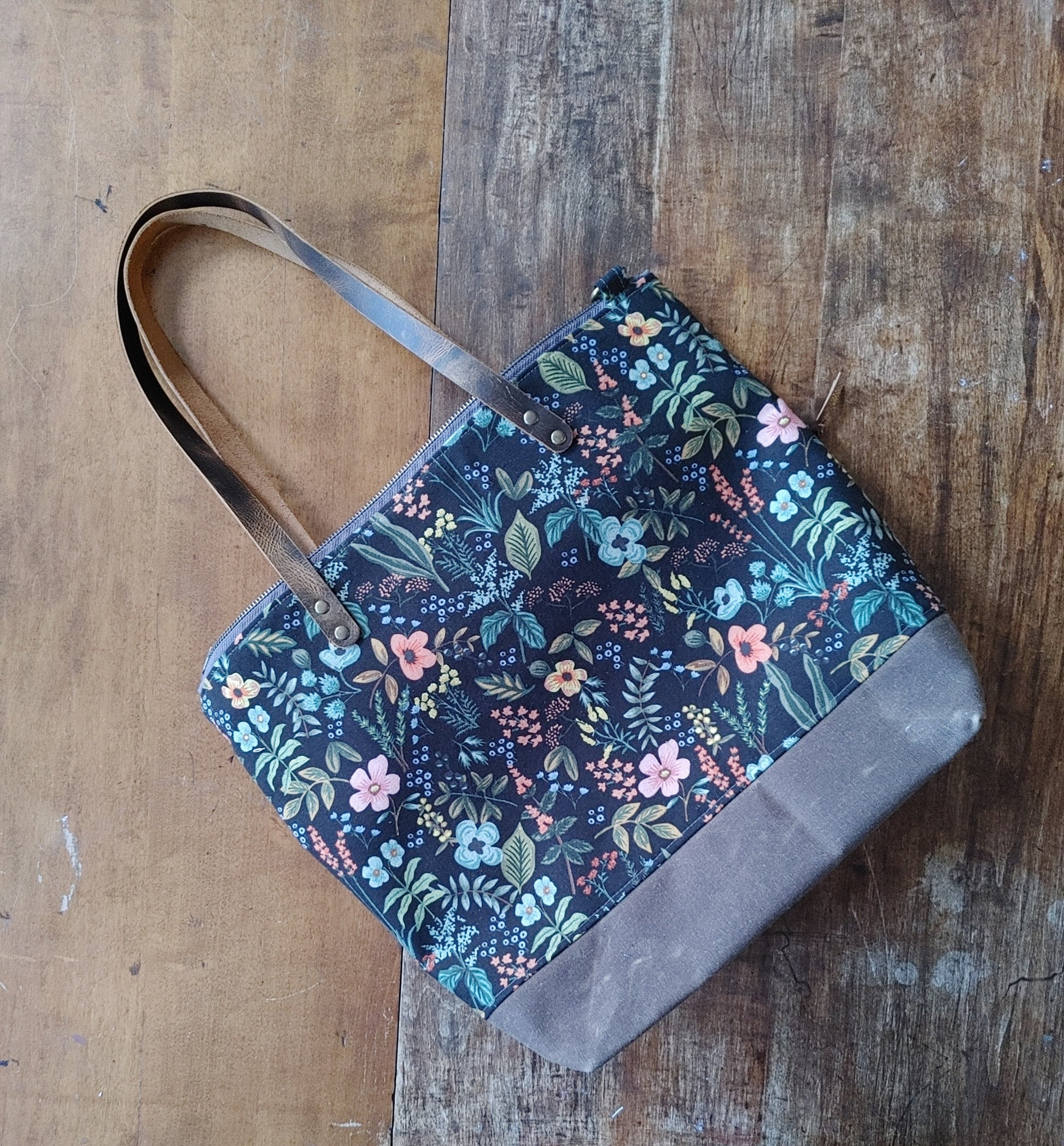 Large Zippered Tote Bag in Olive Green Waxed Canvas and Leather