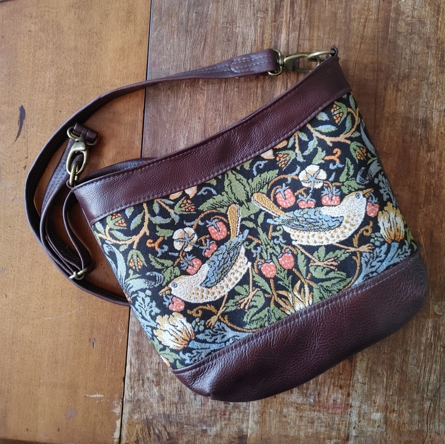 Sway Handbag in Leather and Strawberry Thief